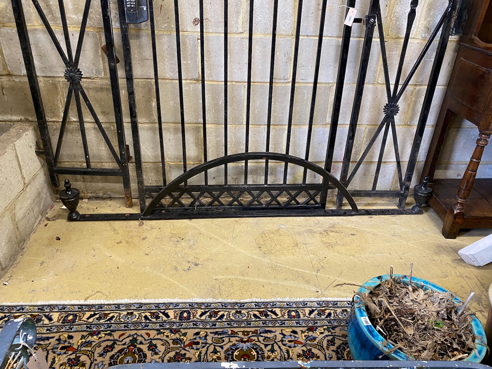 A painted cast iron gate with bowed top section, approx. width 190cm, approx. height 248cm